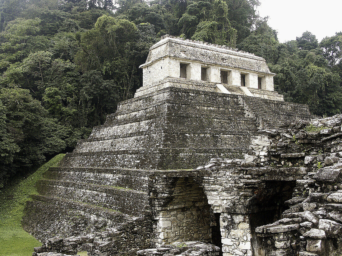 Temple of Inscriptions in Palenque, Maya archeological site (600 - 800 A.D.). Chiapas, Mexico