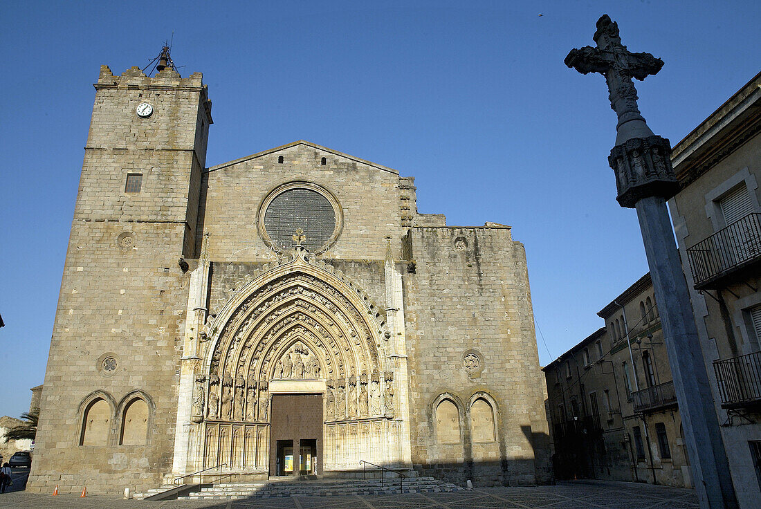 Church, Castelló dEmpúries. Alt Empordà, Girona province. Catalonia, Spain