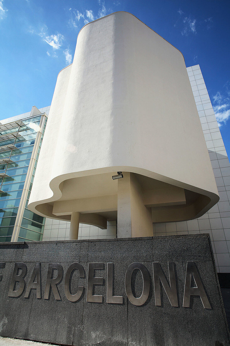 MACBA (Museu dArt Contemporani de Barcelona) by Richard Meier, Barcelona. Catalonia, Spain