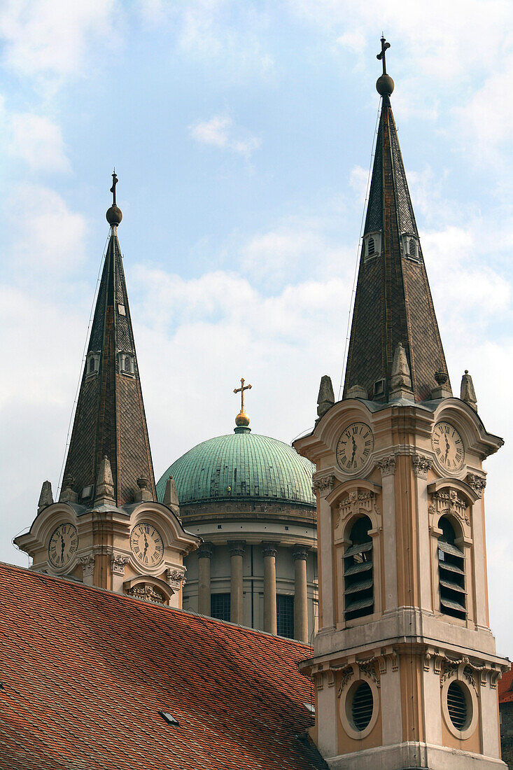 Die Basilika von Esztergom und Wasserstadt Kirchtürme, Esztergom, Ungarn