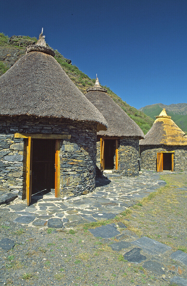 Reconstructed huts of the prerroman castro of Chano (S. I a.C. - S. I d.C), Chano, Fornela valley, Los Ancares, León province, Castilla y León. Spain