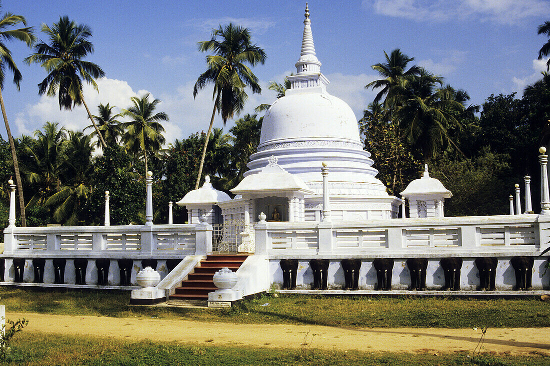 White temple near Negombo