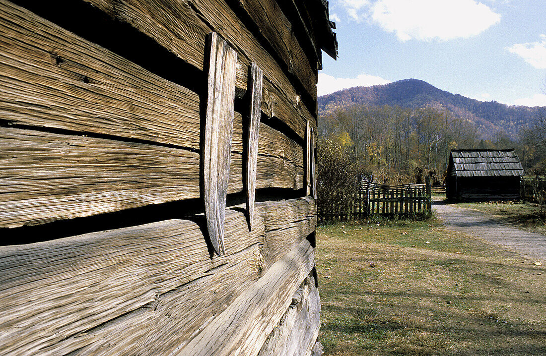 Log cabin, Great Smoky Mountain National Park, Appalachian  Mountains. North Carolina, USA