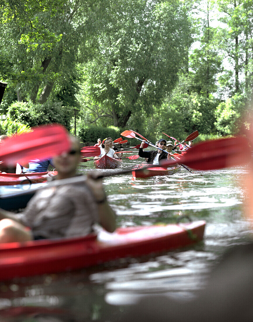 Kayak Fahrer Gewimmel, Leihboote, nahe Kahnfährhafen, Lübbenau, Oberspreewald, Biospärenreservat, Spreewald, Brandenburg, Deutschland