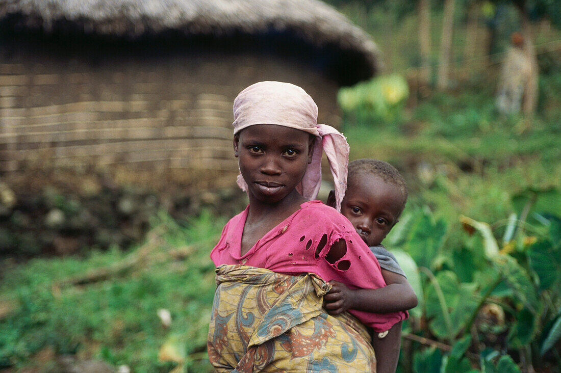 Native woman with child, Djombe, Virunga Mountains, Zaire, Africa