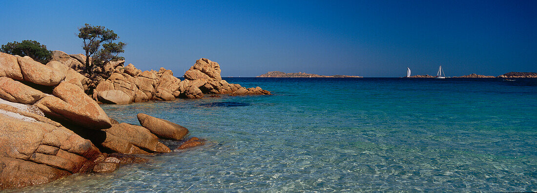 Felsen am Strand von Capriccoli, Costa Smeralda, Sardinien, Italien, Europa