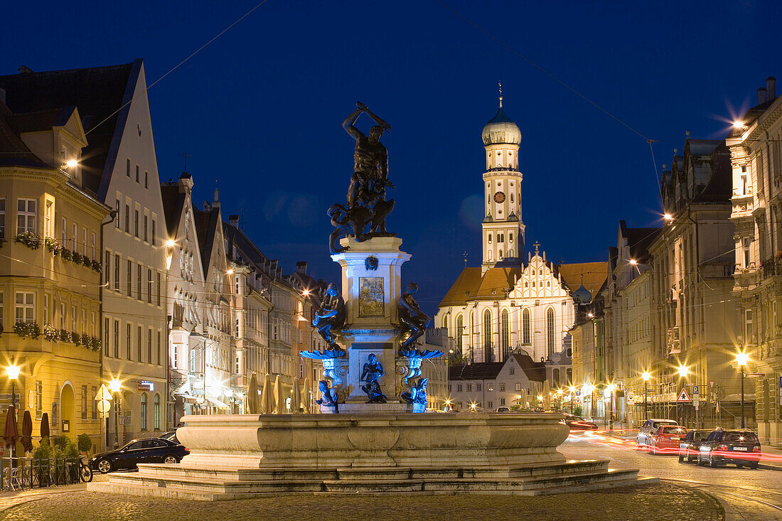 Herkulesbrunnen, Basilika St. Ulrich und Afra im Hintergrund, Augsburg, Bayern, Deutschland