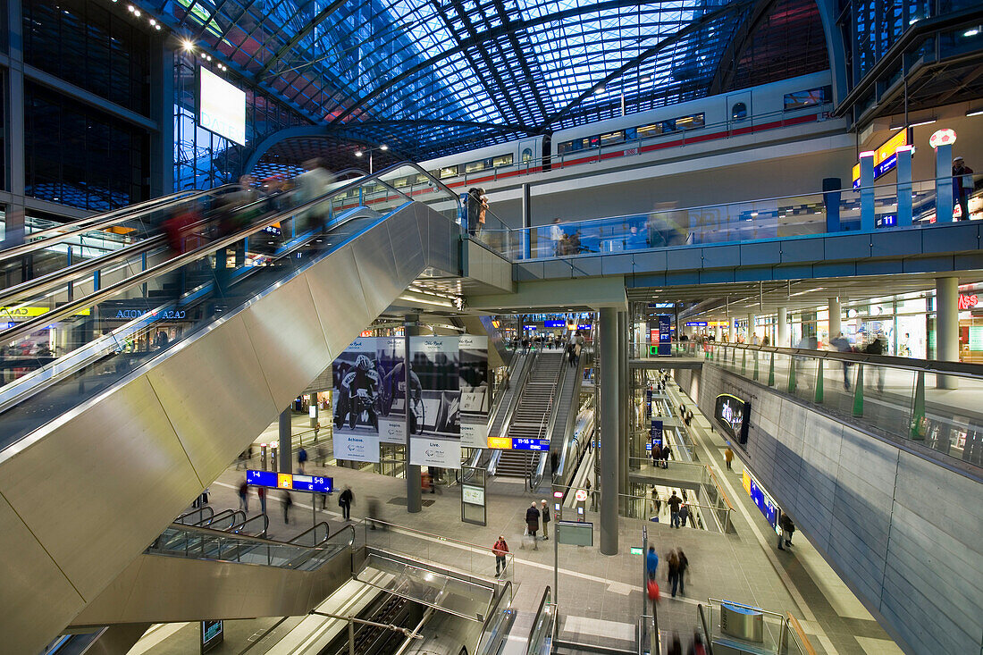 Im Hauptbahnhof, Berlin, Deutschland