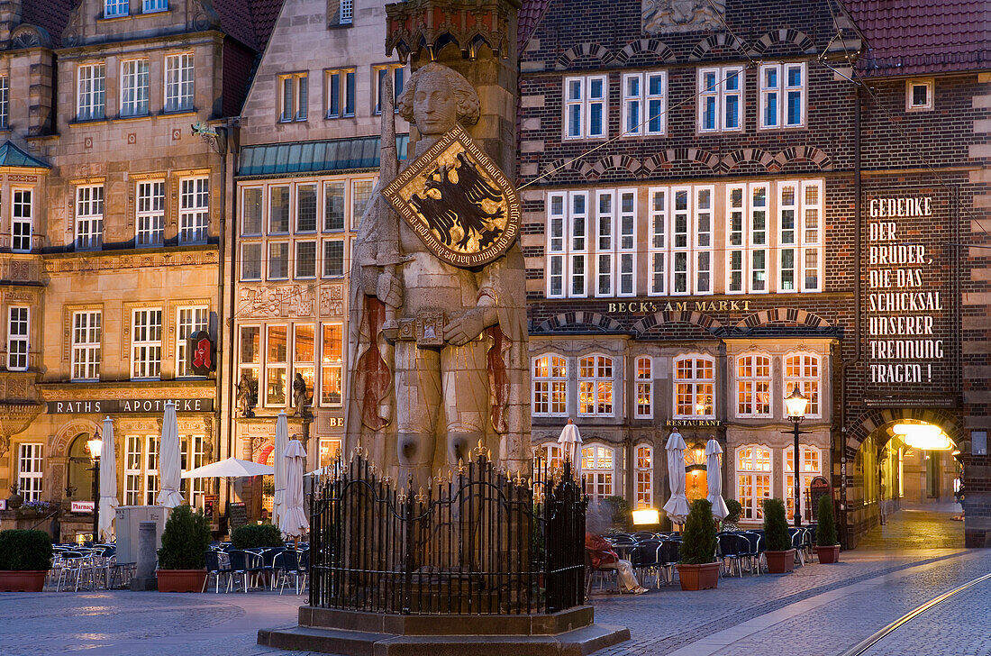 Bremen Roland In Market Square Bremen License Image Lookphotos