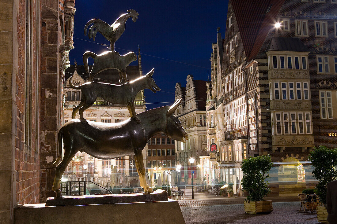 Town Musicians of Bremen at night, Bremen, Germany