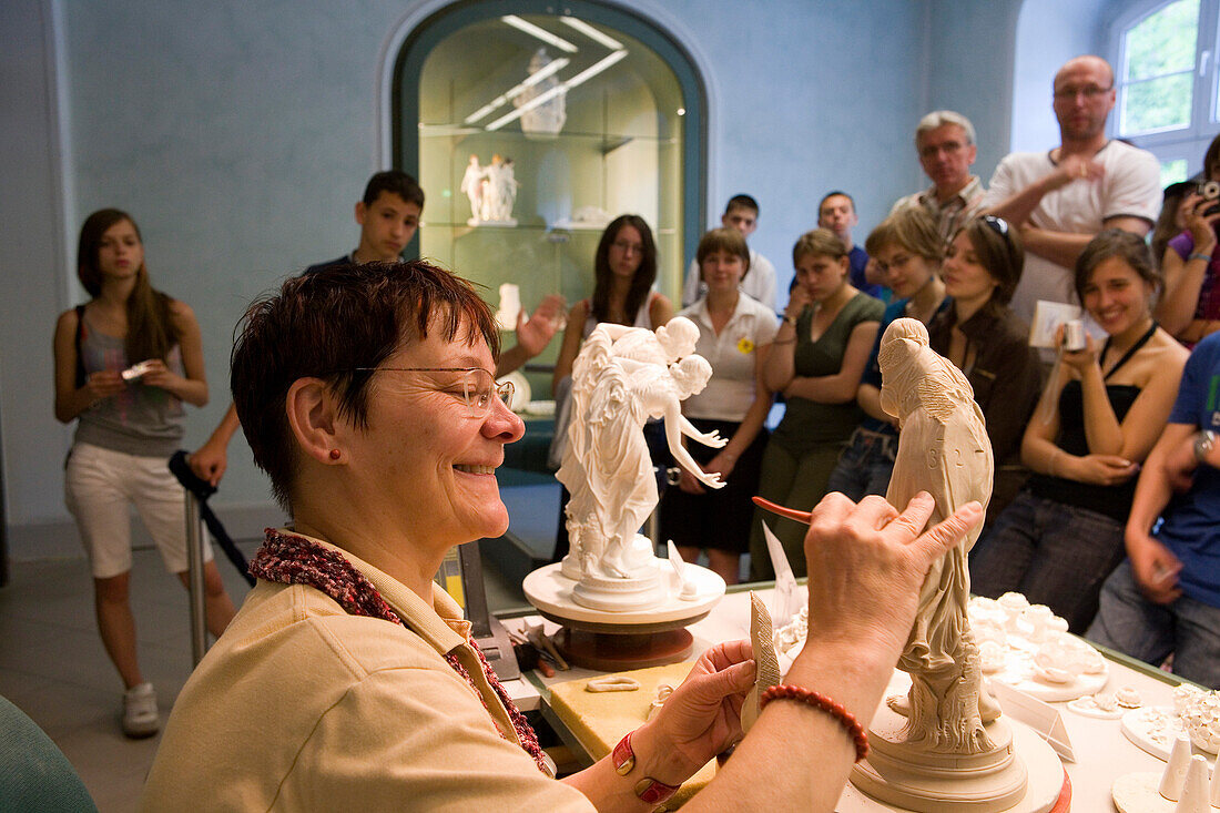 Porzellan Manufaktur Meissen, demonstrations workshop, workplace of the porcelain embosser, Embosser Karmen Friedrich at work, Meissen, Saxony, Germany, Europe