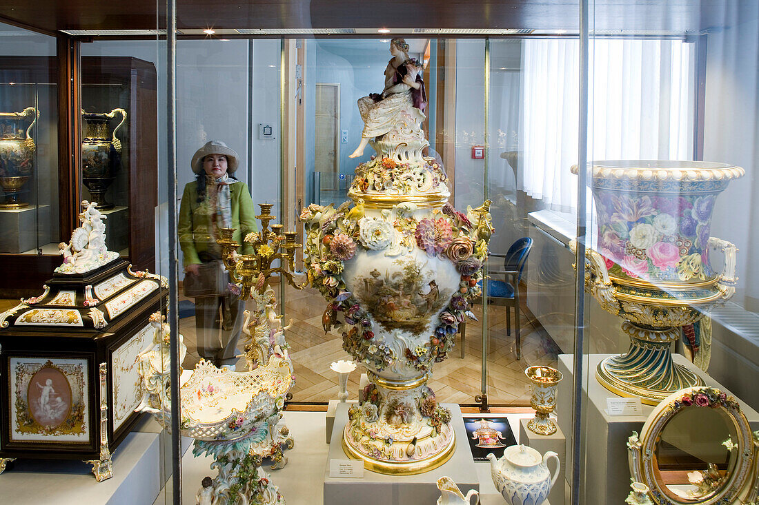 Porzellan im Stil des Historisums, Porzellanmuseum, Meissen, Sachsen, Deutschland