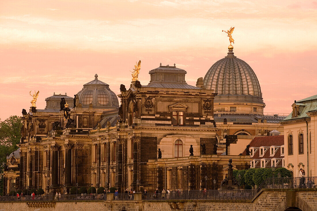 rühlsche Terrasse und Hochschule für Bildende Künste am Abend, Dresden, Sachsen, Deutschland