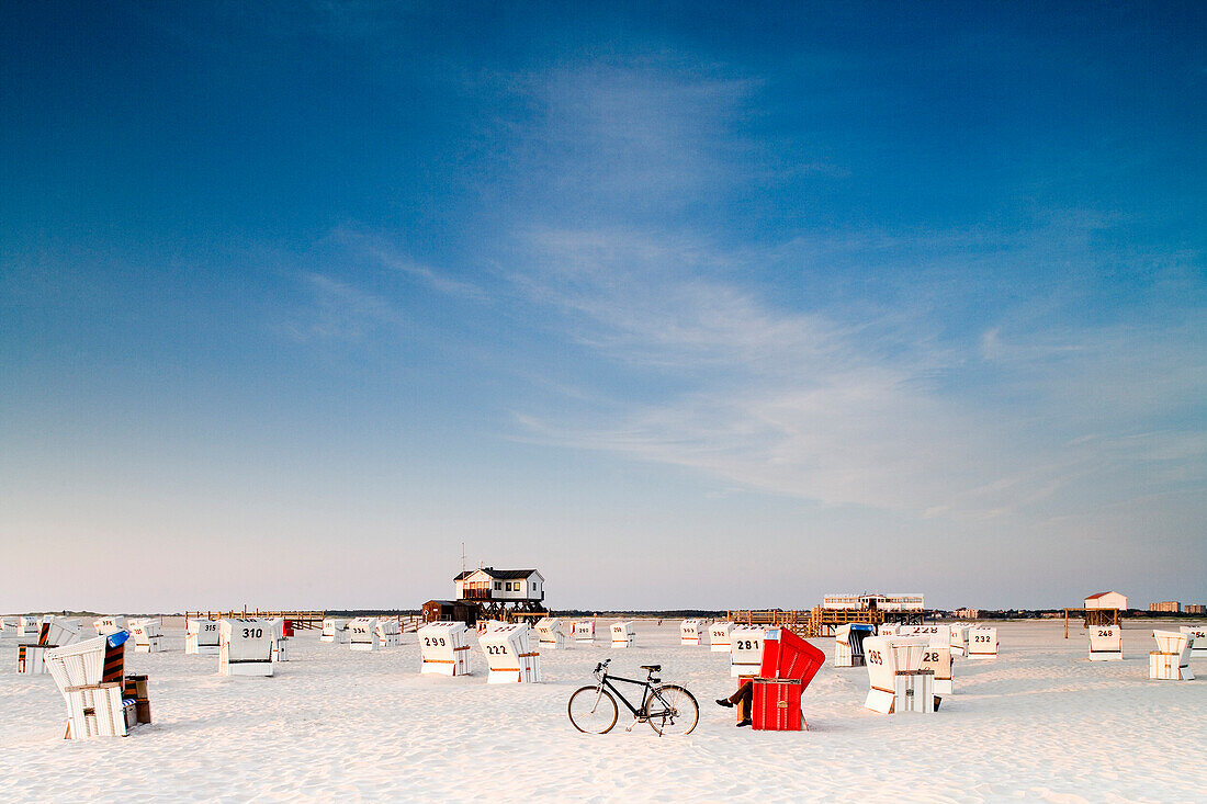 Strandkörbe am Strand, St. Peter-Ording, Schleswig-Holstein, Deutschland