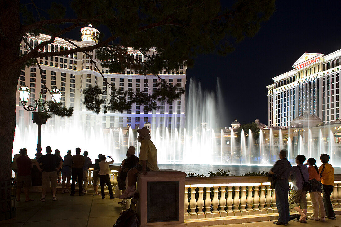 Tourists watching the famous Bellagio water show at the Bellagio Lagoon on Las Vegas Boulevard, Las Vegas, Nevada, USA