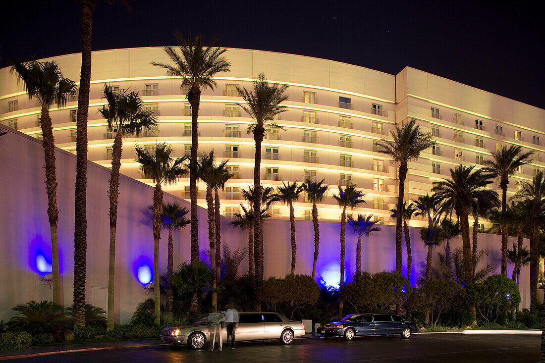 Stretch Limosine vor dem Hard Rock Hotel and Casino in Las Vegas, Las Vegas, Nevada, Vereinigte Staaten von Amerika