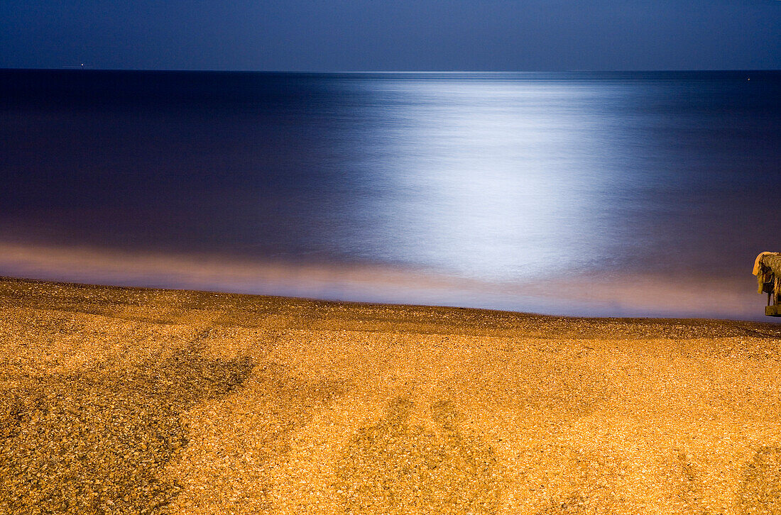 Strand im Mondlicht, Eastbourne, East Sussex, England, Europa