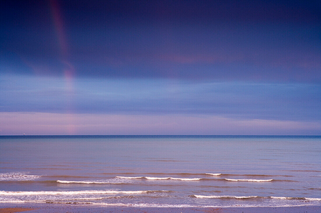 Strand in Eastbourne im Abendlicht, East Sussex, England, Europa