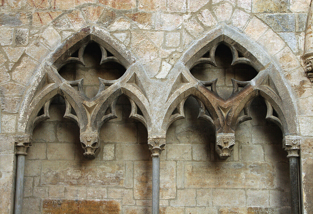 Arch, Arches, Architectural detail, Architectural details, Architecture, Art, Arts, Color, Colour, Daytime, Double, Exterior, Medieval, Outdoor, Outdoors, Outside, Sculpture, Stone, Traceries, Tracery, Wall, Walls, Window, Windows, World locations, N71-48