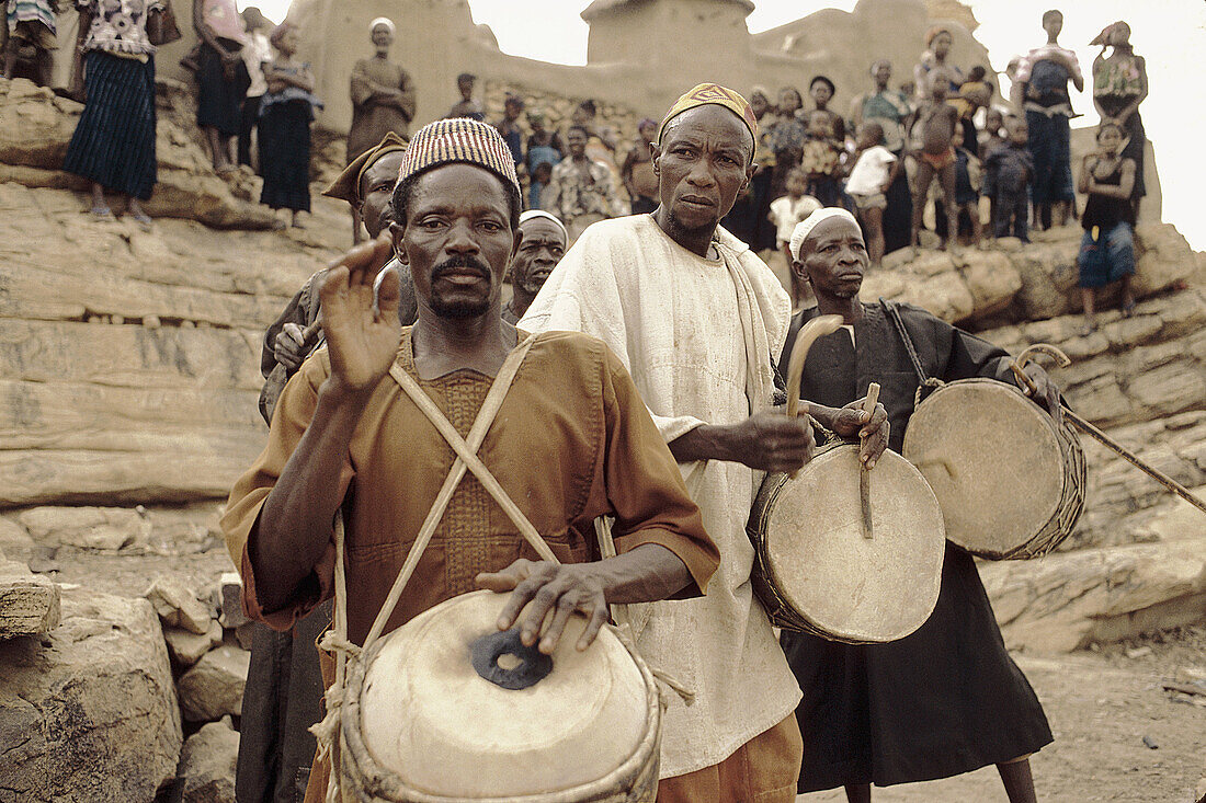 Funeral ceremony for the Hogon of Sanga, supreme religious and political leader of Dogon Country. Mali