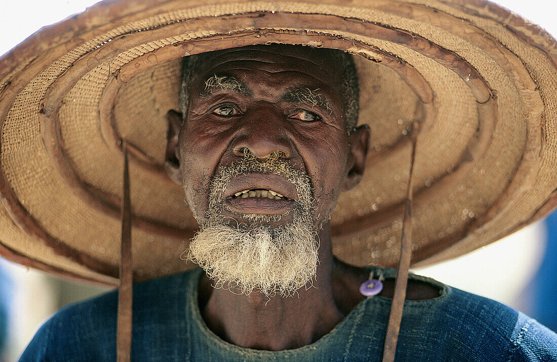 Portrait. Dogon man. Dogon Country. Mali.