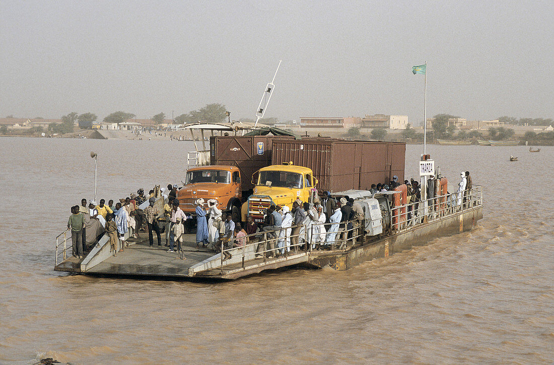 Senegal river is the border between Mauritania and Senegal. Senegal.