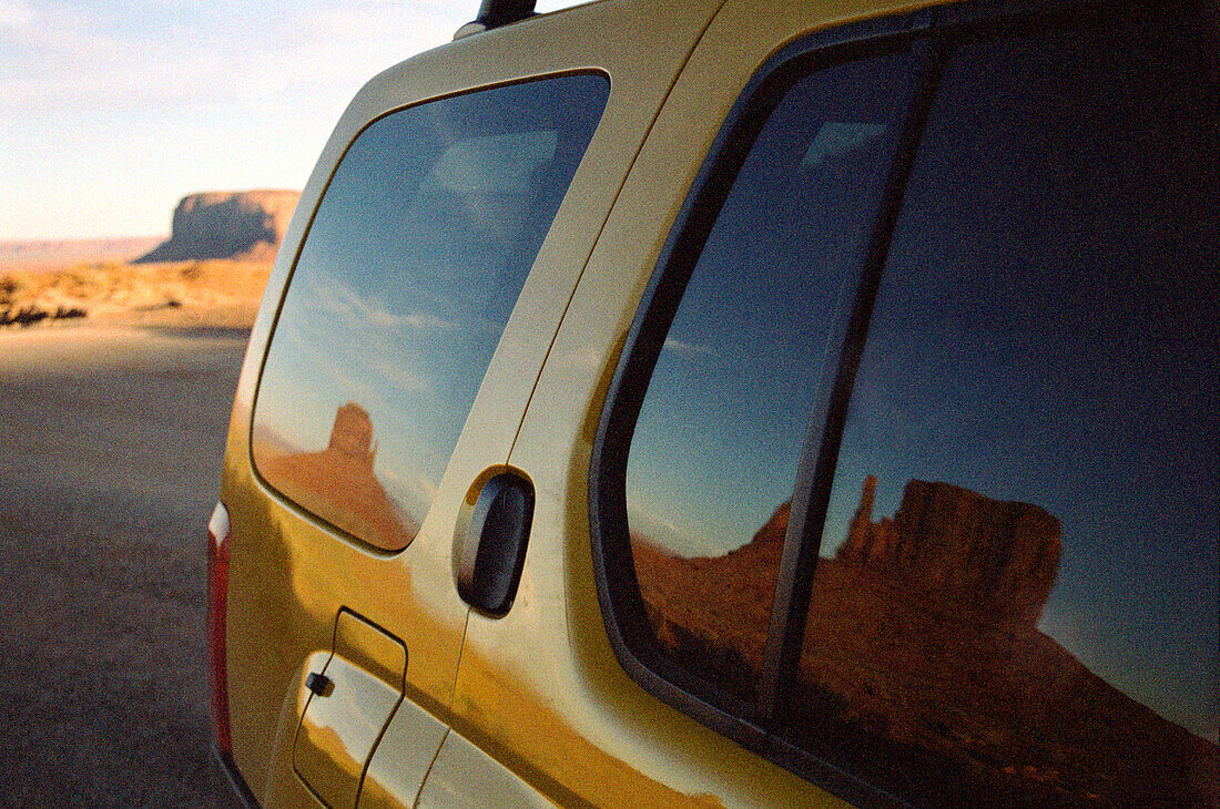 Monument Valley Navajo Tribal Park, near town of Kayenta, Arizona, USA