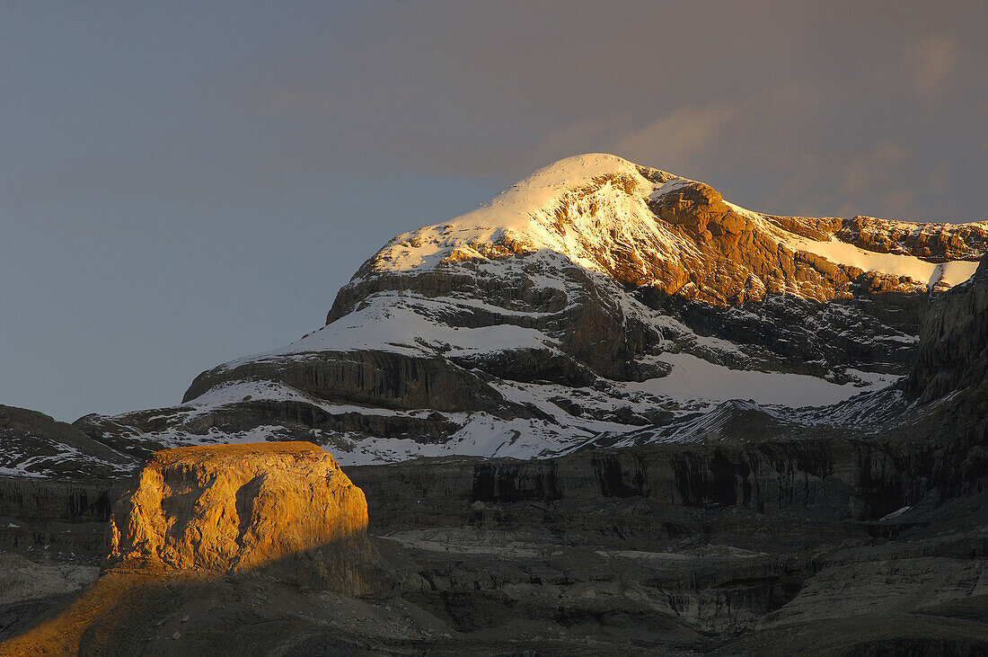 Torre de Goriz (2792m.) and Monte Perdido (3355m.) from left to right. Parque Nacional de Ordesa and Monte Perdido. Huesca province. Aragon. Spain.