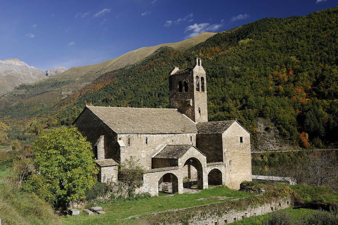 Church (16th century) in Linas de Broto. Huesca province, Aragón. Pyrenees Mountains, Spain