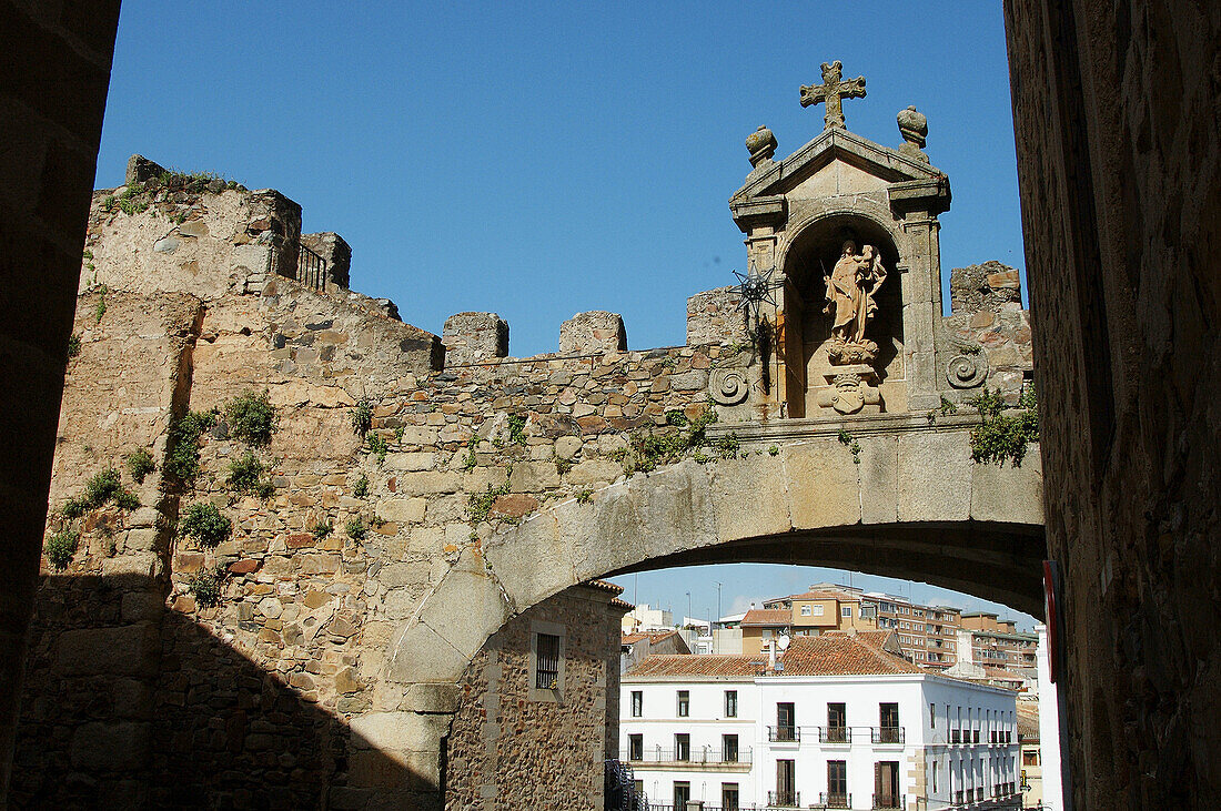 Arco de la Estrella (XVth century). Ciudad Monumental. Caceres. Extremadura. Spain