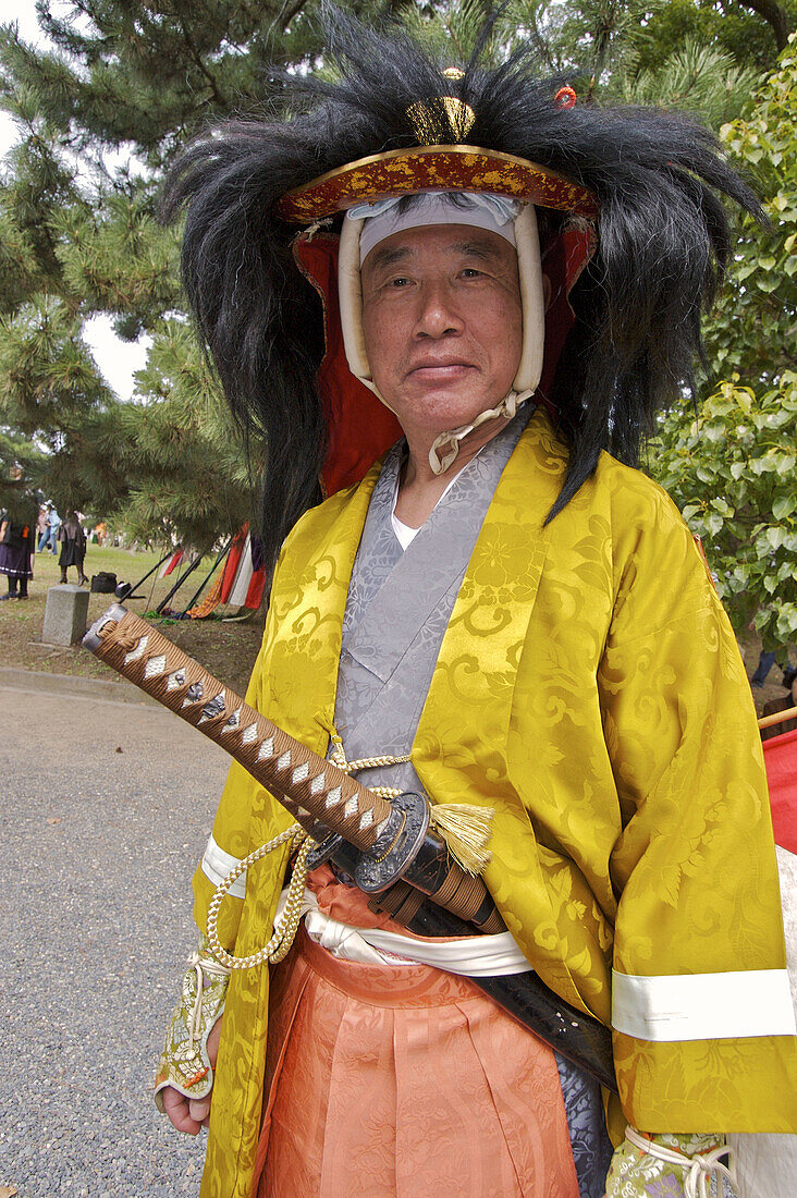 Kyoto Jidai Matsuri 06 (The Festival of the Ages). A costumed participant with two swords.