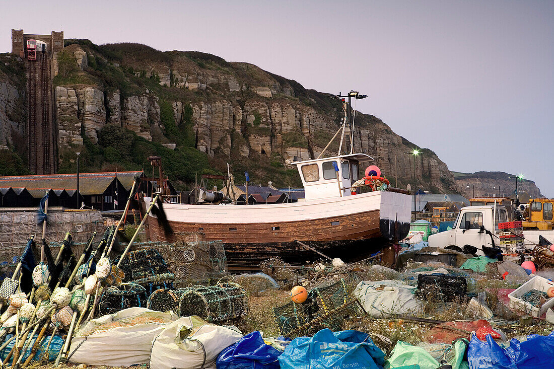Fischerboote am Strand in Hastings, East Sussex, England, Europe