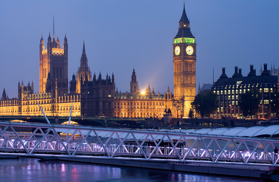Blick von der Waterloo Bridge auf das Houses of Parliament mit Big Ben, London, England, Europa