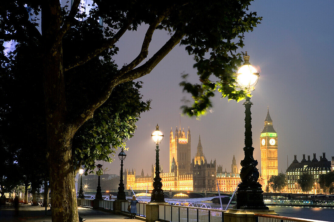 View from Queens Walk towards the Houses of Parliament with Big Ben, Clock Tower, Southwark, London, England, Europe