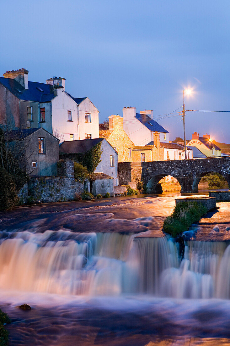 Stromschnellen, Falls, Cascades in Ennistimon, County Clare, Irland, Europa