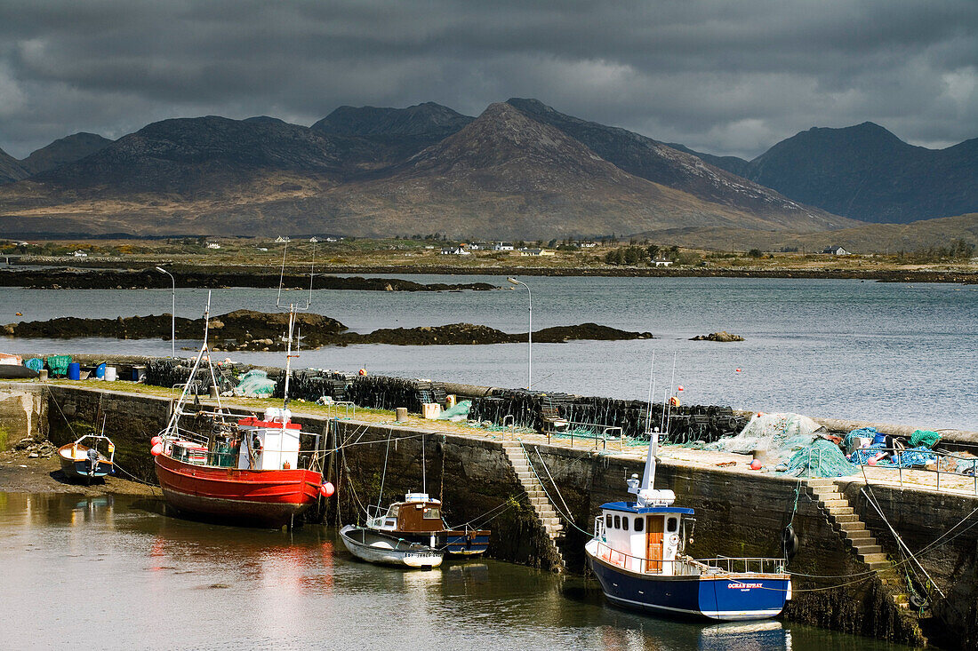 Hafen in Roundstone, Connemara, County Galway, Irland, Europa