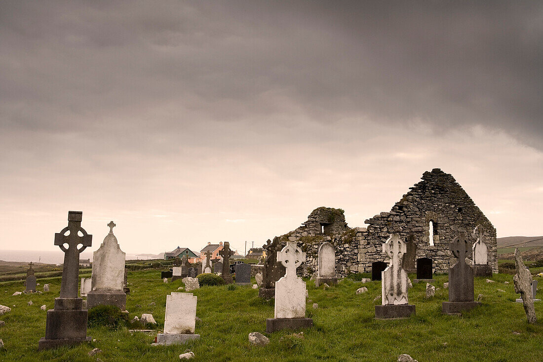 Churchyard in Kilcatherine, County Kerry, Ireland, Europe