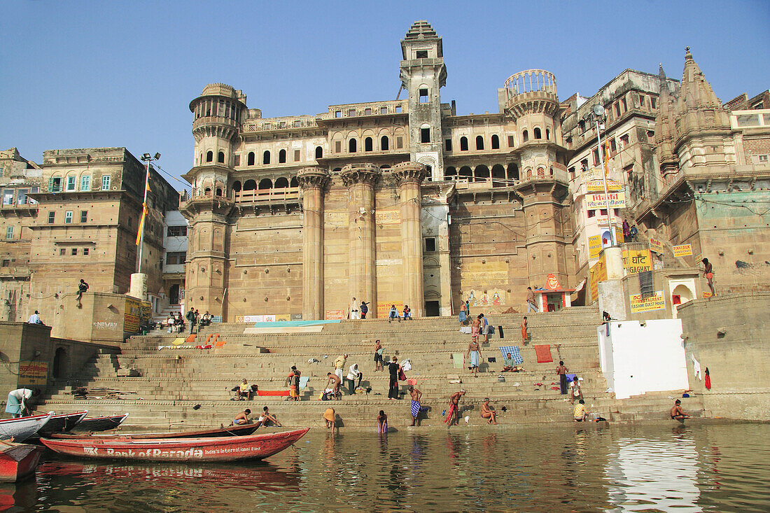 Varanasi (Benares, Benaras, Banaras), Hindu holy city on Ganges (Ganga), state Uttar Pradesh, India