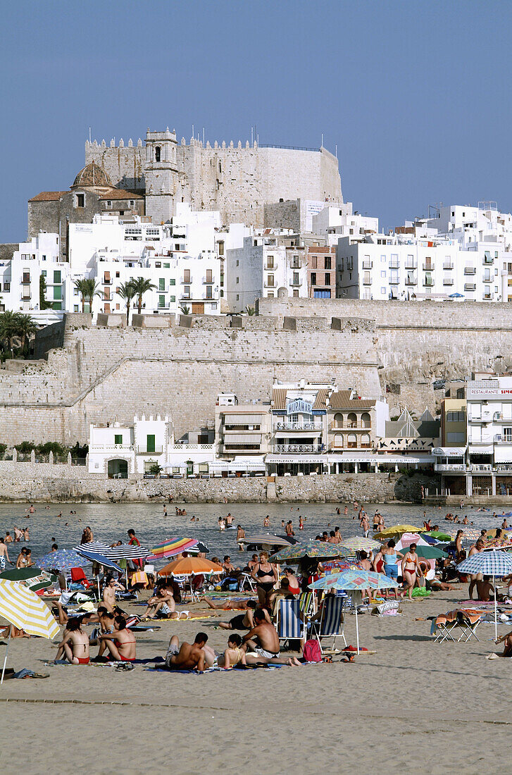 Beach with castle in background, Peñíscola. Castellón province, Comunidad Valenciana, Spain