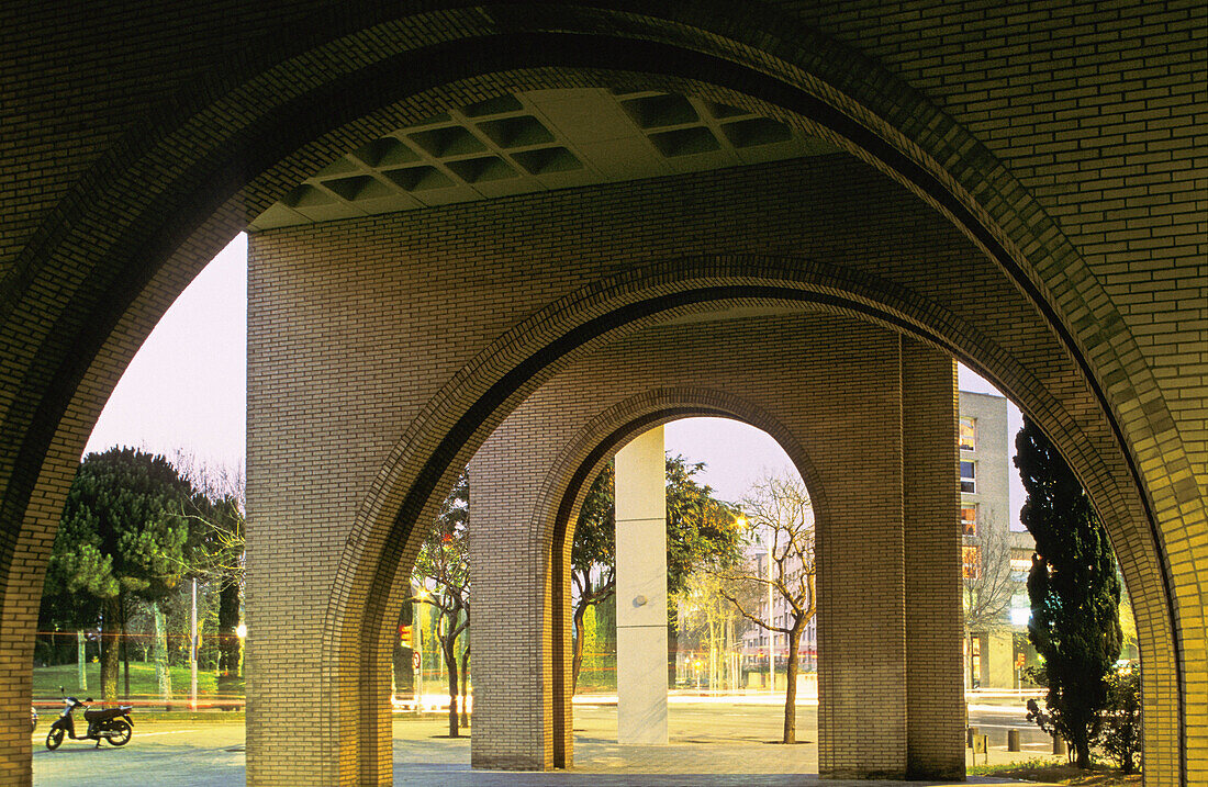 Arches in porch in the corner between Moscou street and Icària and Marina avenues in the afternoon, Vila Olímpica. Barcelona. Catalonia, Spain