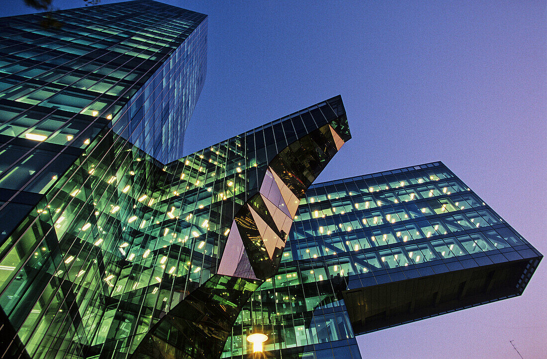 Torre Mare Nostrum, head office of Gas Natural (Spanish gas company), by Enric Miralles and Benedetta Tagliabue, Barcelona. Catalonia, Spain