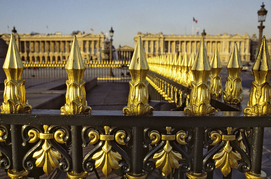 Place de la Concorde, golden grid, Paris, France