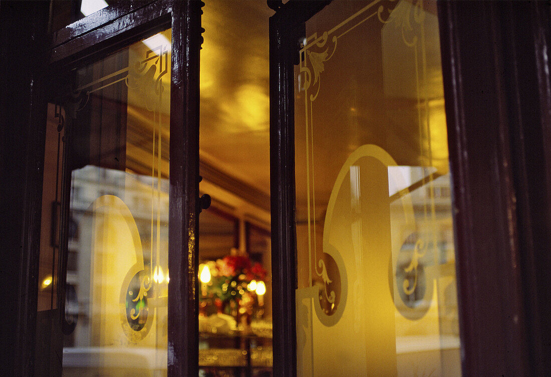Entrance door, glass door, café, Paris. France