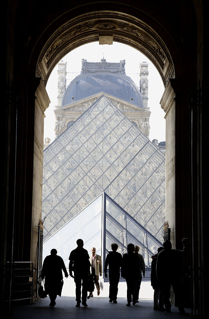 Louvre Museum with IM Peis pyramid, París, France