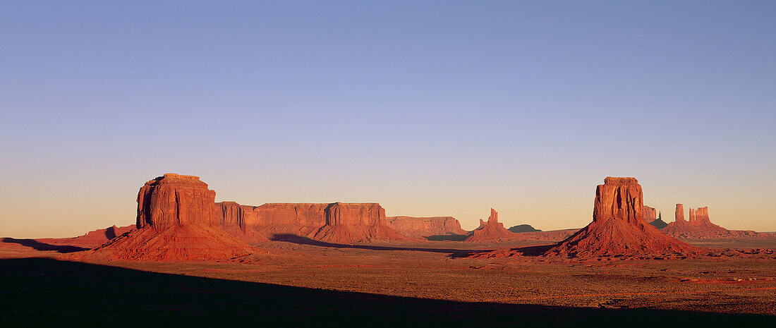 Monument Valley, Navajo Tribal Park, Utah/Arizona, USA