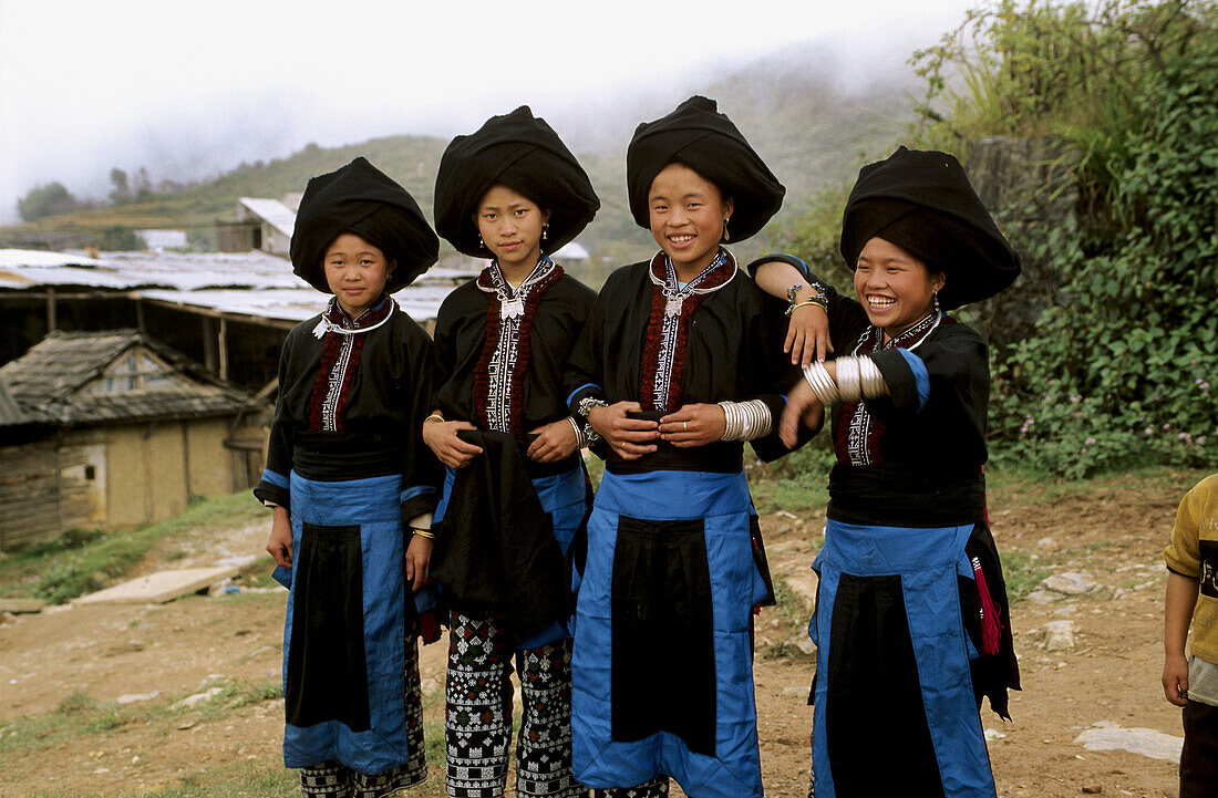 Colorful girls from the Black Zhao ( Yao ) tribe in North West Vietnam
