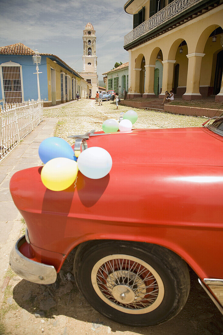 Decorated car for a quinciñera celebration. Plaza Mayor. Museum of the fight against bandits (Museo Nacional de la Lucha Contra Bandidos) in former convent of San Francisco de Asís, Trinidad. Sancti Spíritus province, Cuba