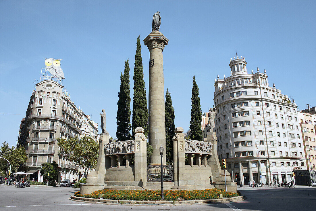 Monumento to Jacint Verdaguer, Plaça Mossèn Jacint Verdaguer, Barcelona