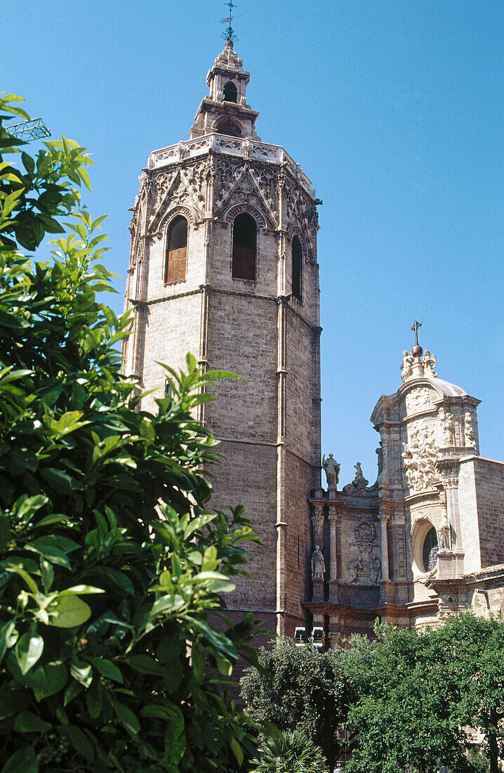 Miquelet oder Miguelete Turm (gebaut im 14. Jahrhundert), gotische Kathedrale. Valencia. Spanien