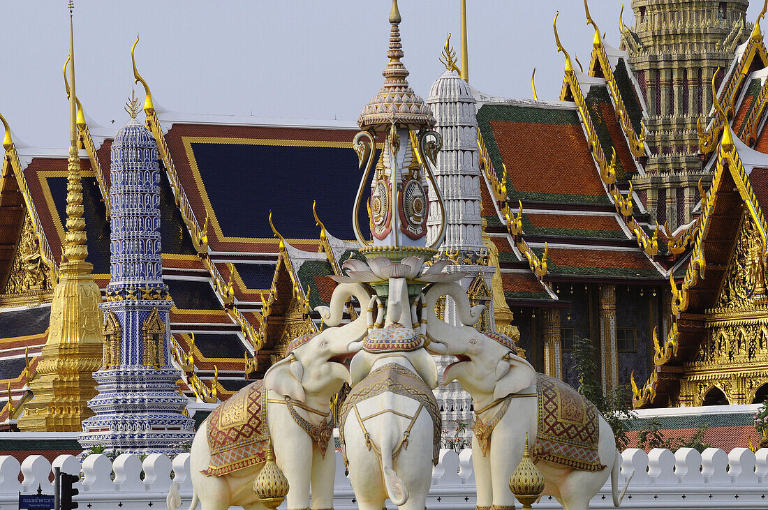 Wat Phra Keo, Tempel des Smaragd Buddha, und Elefantendenkmal, Bangkok, Thailand